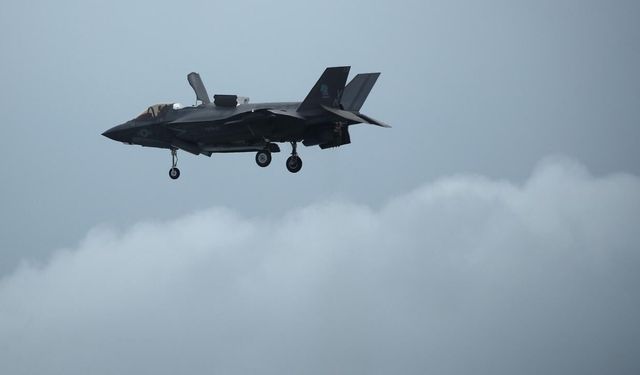 ABD'ye ait F-35 savaş uçağı acil iniş yaptı