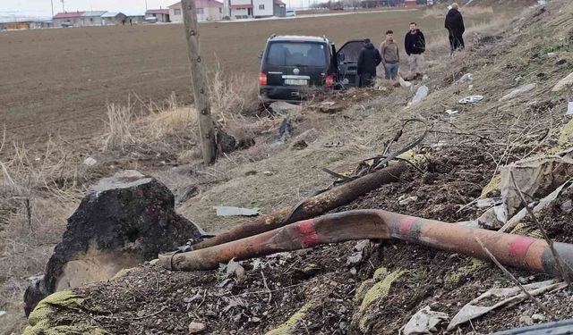 Adilcevaz'da kontrolden çıkan araç takla attı: 1 kişi yaralandı