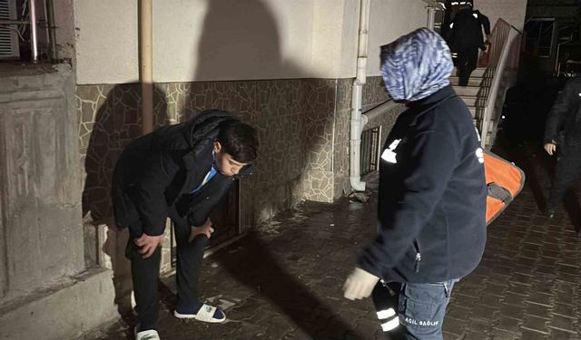 Aksaray'da apartmanda yangın paniği: 6 kişi dumandan etkilendi