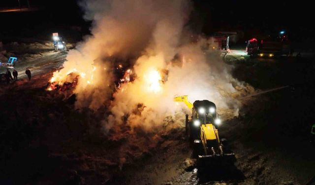 Aksaray'da tonlarca saman balyası alev alev yandı: o anlar dron kamerasında