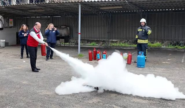Alevlere karşı eğitim: Tarım personeli yangınla mücadeleyi sahada öğrendi