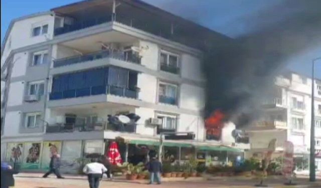 Antalya'da 4 katlı binada yangın paniği: 2'si çocuk 6 kişi dumandan etkilendi