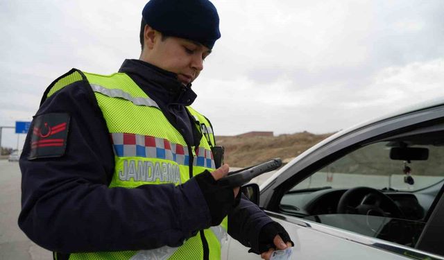 Ara tatil bayramla birleşti, sürücüler erken yola çıktı: 43 ilin geçiş noktasında denetimler artırıldı