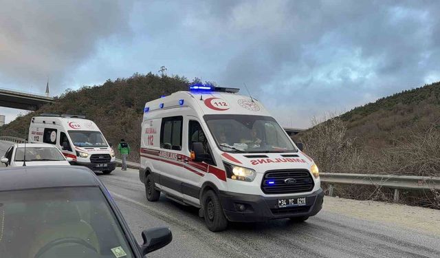 Arnavutköy'de hafif ticari araç ile hafriyat kamyonu çarpıştı: 1 ölü, 2 yaralı