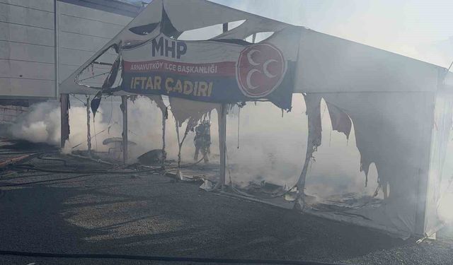 Arnavutköy'de MHP'nin iftar çadırında yangın