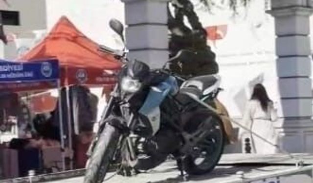 Avcılar'da polis çevirmesine giren motosikletliye 226 bin lira ceza kesildi