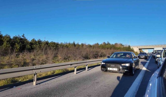 Beykoz'da pes dedirten görüntü: 30 dakikada 60 araç kuralları hiçe saydı