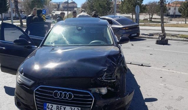 Beyşehir'de otomobiller çarpıştı: 2 yaralı