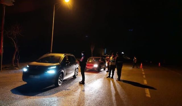 Bilecik'te yol kontrol faaliyetinde 498 kişi sorgulandı