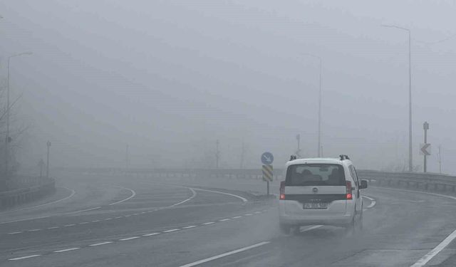 Bolu Dağı'nda sis ve yağış etkili oluyor