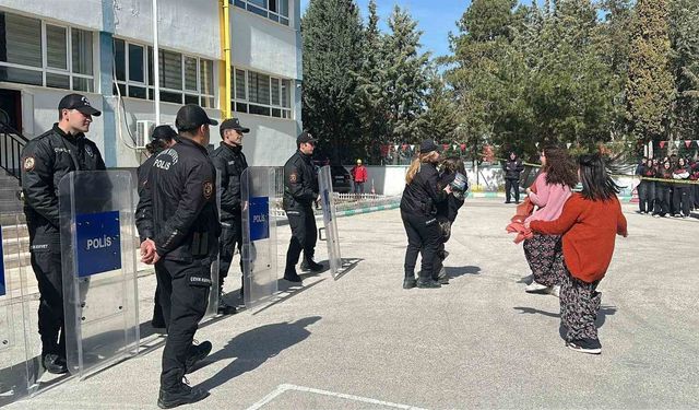 Burdur'da gerçeğini aratmayan deprem tatbikatı