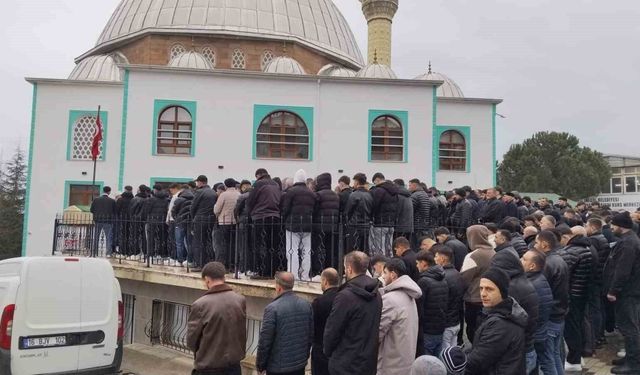 Bursa'daki feci kazada hayatını kaybeden genç son yolculuğuna uğurlandı