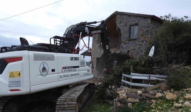 Çanakkale'de 31 kaçak yapı yıkıldı