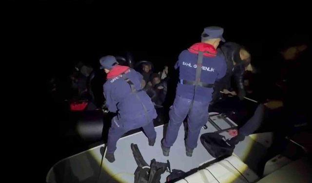Çeşme açıklarında 34 düzensiz göçmen yakalandı