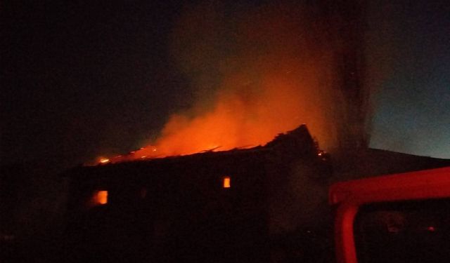 Çıkan yangında 78 yaşındaki kadın evsiz kaldı