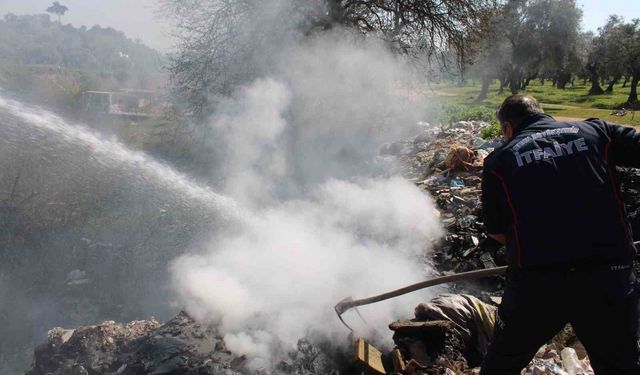 Çöplük alanda çıkan yangın ekipleri harekete geçirdi