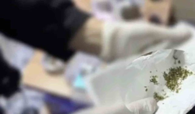 Deşifre olmamak için uyuşturucuyu aynı evde satıp kullandırmışlar