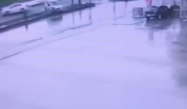Diyarbakır'da trafik kazası güvenlik kamerasına yansıdı