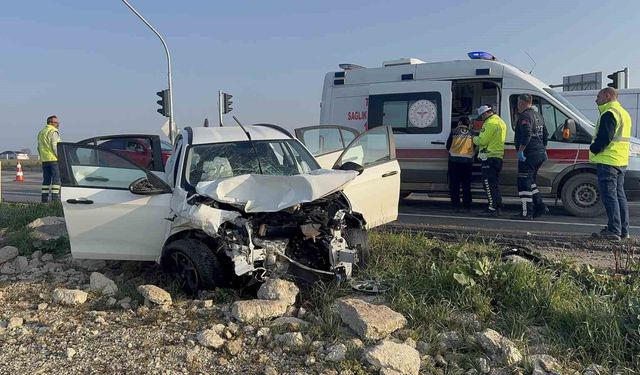 Edirne'de otomobil ile pikap çarpıştı: 3 yaralı