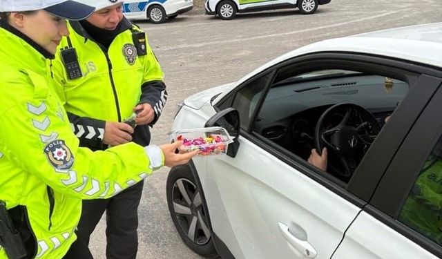 Edirne'de şekerli ve kolonyalı trafik uygulaması