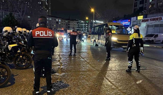 Esenyurt'ta polis ekiplerinden trafik denetimi