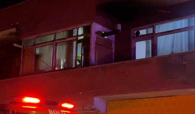 Evinin balkonundan soba borusu çıkarttı, vatandaş yangın var zannetti: Ekipler harekete geçti