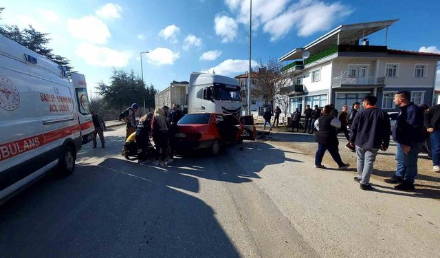 Isparta'da iki otomobil çarpıştı: 4 yaralı