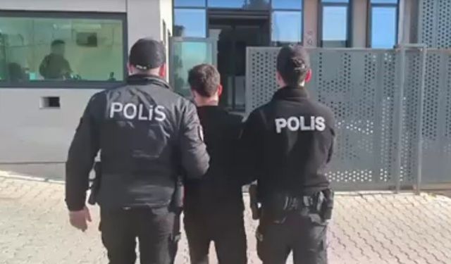 İzmir'de 47 yıl ve 33 yıl hapis cezasıyla aranan iki firari yakalandı