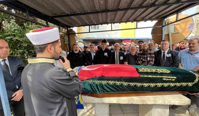 İzmir'de öldürülen taksi şoförü son yolculuğuna uğurlandı