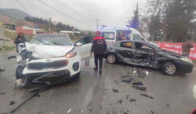 Kahramanmaraş'ta trafik kazaları: 6 yaralı