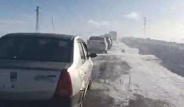 Kars-Göle yolunda onlarca araç mahsur kaldı