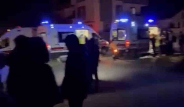 Kavşakta otomobiller çarpıştı: 4 yaralı