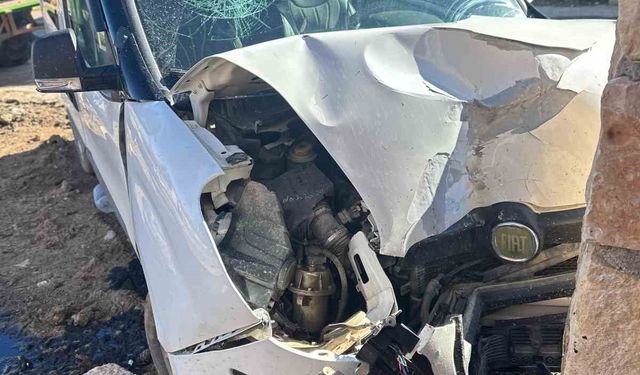 Kaza yapan yakınlarını ziyaretten dönen çift kazada yaralandı