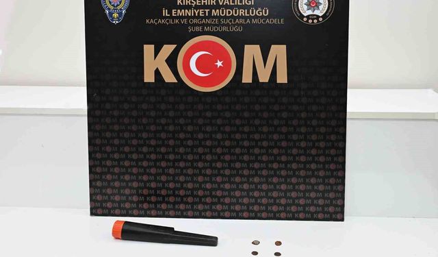 Kırşehir'de durdurulan araçtan sikke ve uyuşturucu çıktı