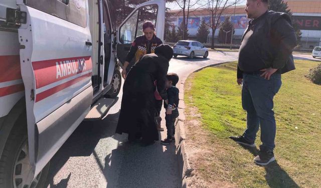 Bursa'da kontrolden çıkan motosiklet devrildi : 4 yaralı