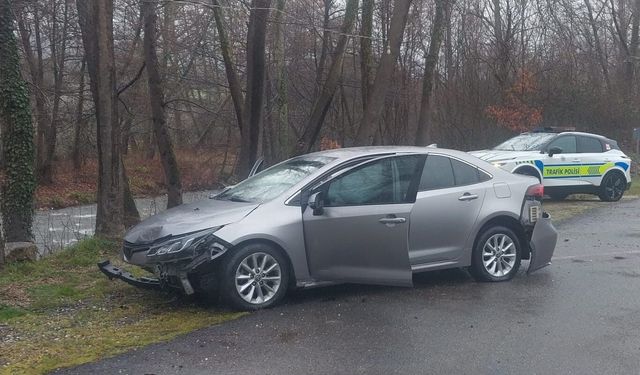 Kontrolden çıkan otomobil alt yola uçtu: 3 yaralı