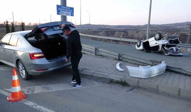 Malatya'da iki otomobil çarpıştı: 3 yaralı