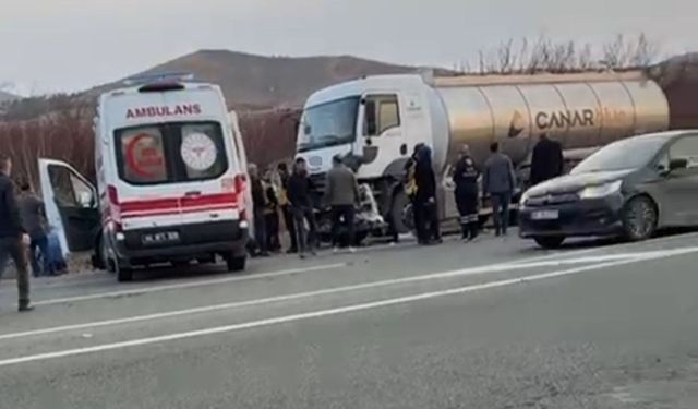 Malatya'da kontrolden çıkan kamyon hafif ticari araca çarptı: 1 ölü, 1 yaralı