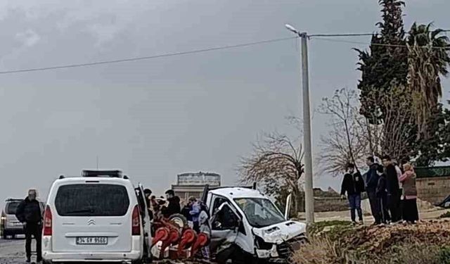 Mardin'de kamyonet tümseğe çarptı: 3 yaralı