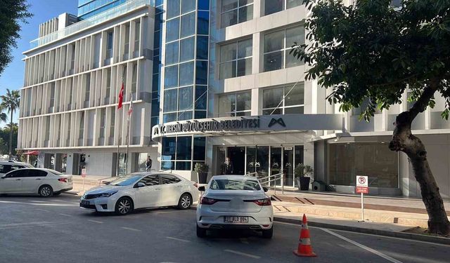 Mersin'deki ihale yolsuzluğu operasyonunda gözaltına alınanların sorgusu sürüyor