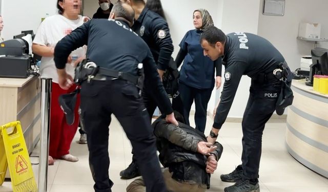 Oğul annesinin sevgilisini bıçakladı, anne ise polis memurunu tokatladı