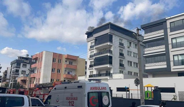 Osmaniye'de çatı katında çıkan yangın söndürüldü