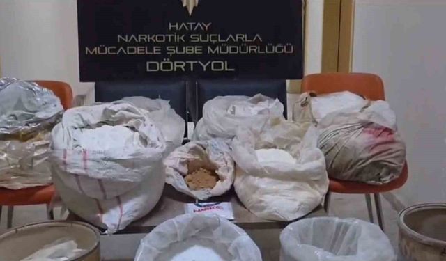 Portakal bahçesinde gerçekleşen uyuşturucu alışverişine polis ekiplerinden baskın: 175 kilogram kimyasal uyuşturucu ham maddesi ele geçirildi