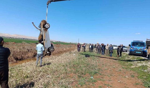Şanlıurfa'da tahliye kanalına devrilen otomobilin sürücüsü yaralandı