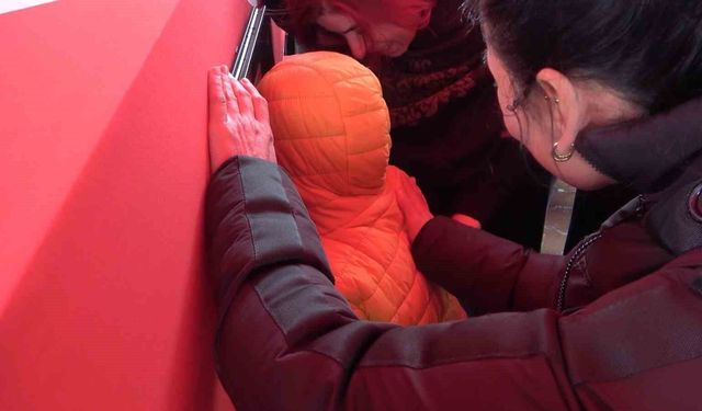 Şehit babaya son dokunuş: Yürek yakan veda