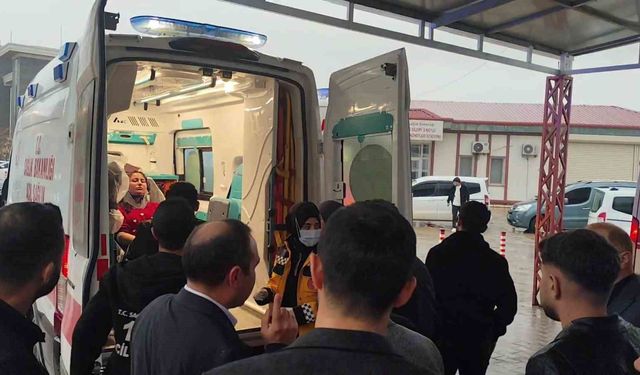 Okul servisi şarampole devrildi: 4'ü öğrenci 5 yaralı
