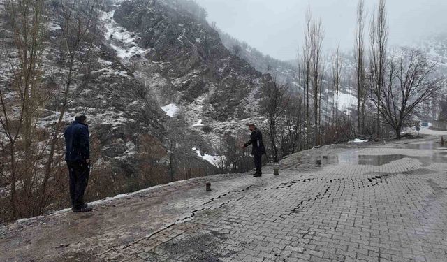 Şırnak'ta sağanak nedeniyle köyün bir bölümü çöktü evler boşaltıldı