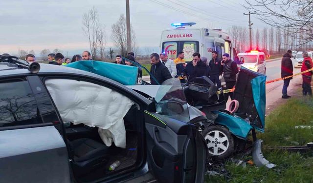 SUV tipi araç otomobile ok gibi saplandı: 1 ölü, 1 yaralı