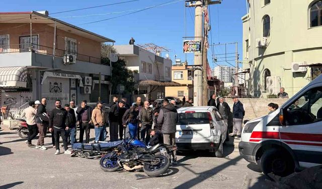 Tarsus'ta otomobil ile motosiklet çarpıştı: 2 yaralı