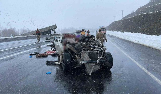 Tatvan'da feci kaza: 2 ölü, 5 yaralı